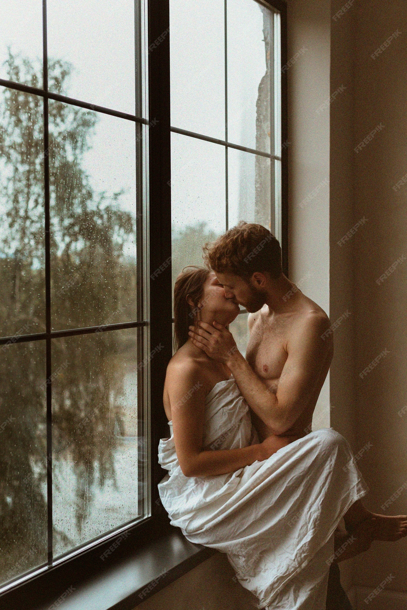 Romantic Couple Kiss Images: Beautiful Visuals to Enhance Your Projects