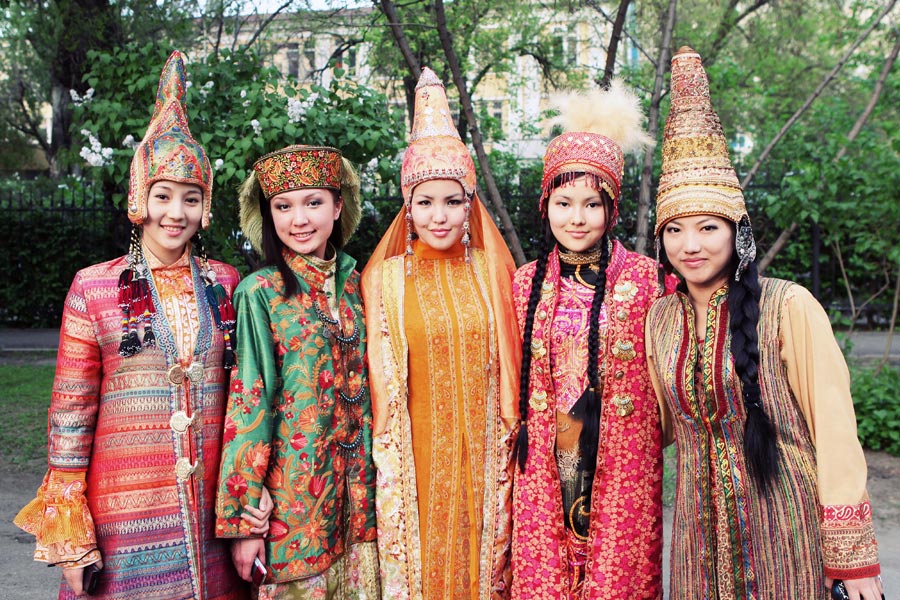 WHO ARE THE KAZAKHS AND WHERE DO THEY LIVE?