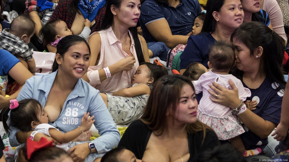 Hundreds of mothers gather to celebrate National Breastfeeding Awareness Month