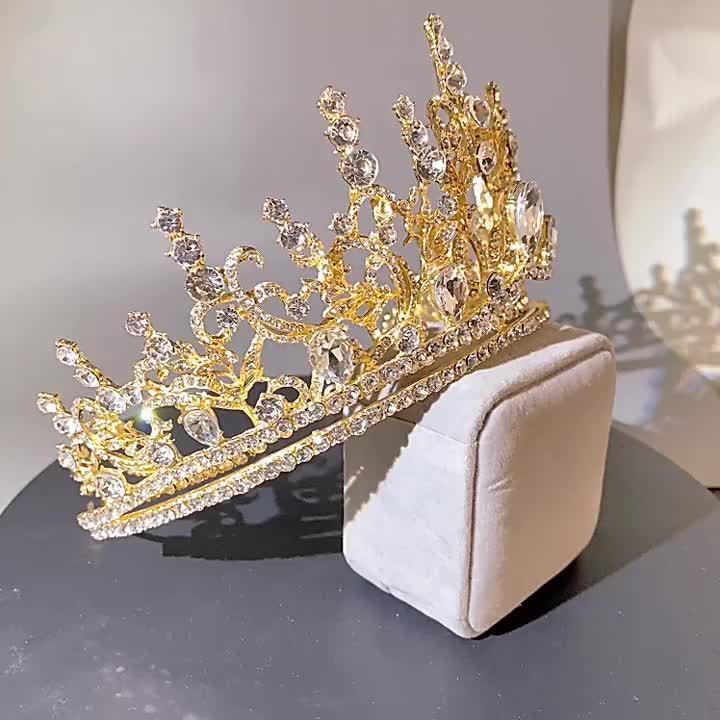 Very hot crown in pictures if