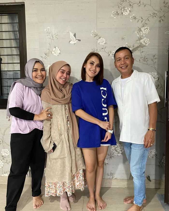 Bersandar di Paha Ayu Ting-ting, Raffi Ahmad Langsung Disemprot