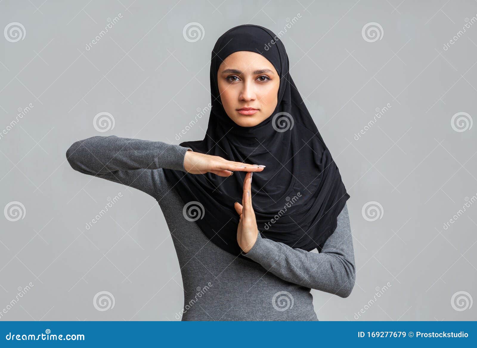  Muslim girl showing